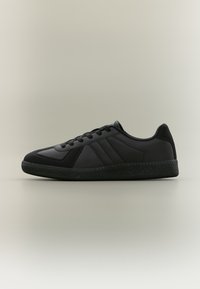 Επιλέχθηκε, black
