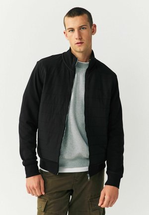 - Kurtka przejściowa