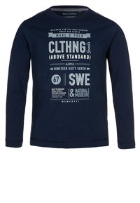 Navyblaues Langarm-T-Shirt mit bedrucktem weißen Text, runder Ausschnitt und bequemer Passform. Aus Baumwolle, lässiges Design.