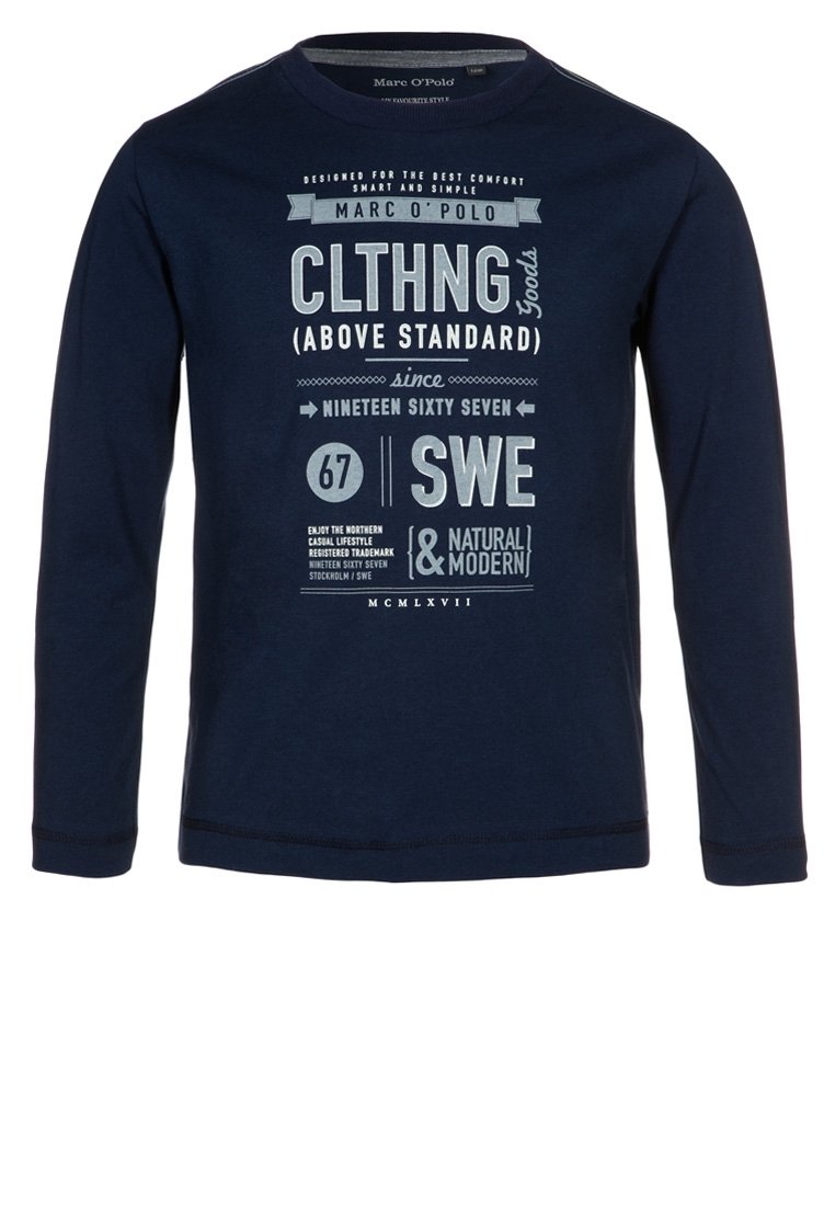 Marineblauw langemouw t-shirt met bedrukte witte tekst, met een ronde halslijn en een comfortabele pasvorm. Katoenen materiaal, casual ontwerp.