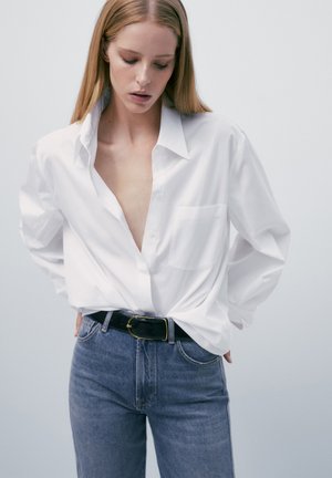 POPLIN WITH CUFF DETAILING - Button-down blouse - white