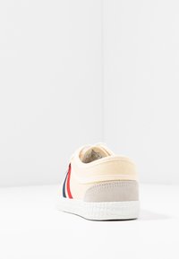 Kawasaki RETRO - Baskets basses - rosy sand