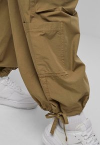 Cargo trousers - khaki