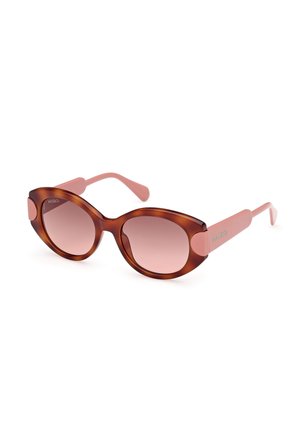 Lunettes de soleil en écaille marron avec des branches roses, verres ovales et détails en entaille. Couleur dégradée des verres du rose au transparent.