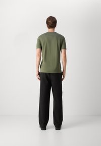 Tommy Hilfiger STACK TEE - T-shirt basic - green