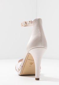 Tamaris Sandály na vysokém podpatku - beige