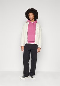 Carhartt WIP HOODED NELSON  - Sportska majica - magenta garment dyed