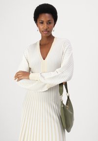 Pinko BASTET ABITO - Abito in maglia - bianco/oro