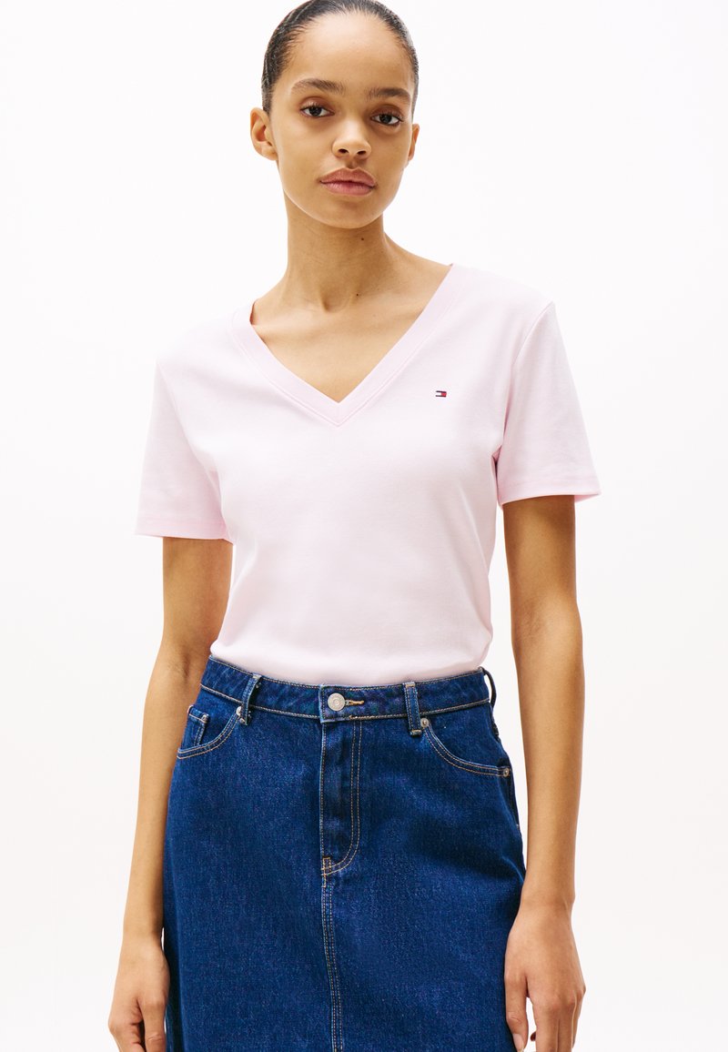 Tommy Hilfiger - SLIM CODY V NECK - Basic T-shirt - light pink, Enlarge