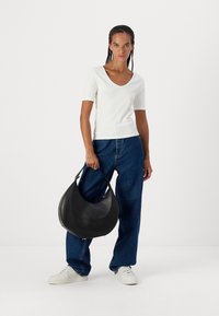Calvin Klein Jeans V NECK TEE - Osnovna majica kratkih rukava - bright white