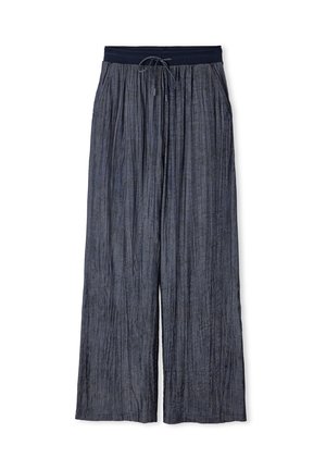 Pantaloni a gamba larga di colore blu scuro, realizzati in tessuto testurizzato con pieghe verticali. Vita elastica con dettaglio a coulisse.