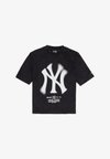 NEW YORK YANKEES BOXY GRAPHIC TEE UNISEX - Клубно облекло - black