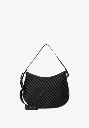 Sac à épaule en cuir noir de forme courbe, arborant un motif matelassé diagonal, une bandoulière réglable et une texture lisse.