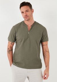 Buratti REGULAR FIT - Polotričko - khaki