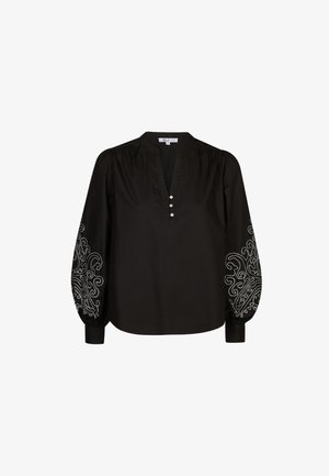 Zwarte shirt met V-hals, knoopsluiting en pofmouwen. Heeft witte geborduurde paisley patronen op de mouwen. Katoenen materiaal.