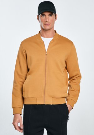 - Kurtka Bomber