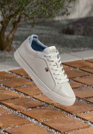 SPORTY - Trainers - ecru/breezy blue