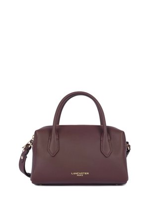 Sac à main en cuir marron foncé avec deux poignées, une bandoulière amovible et un logo doré "LANCASTER PARIS" à l'avant.