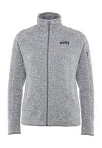 Grå fleecejacka med hög krage, hel dragkedja och sidofickor med dragkedja; har ett strukturerat, melerat mönster och en logotyp-applikation.