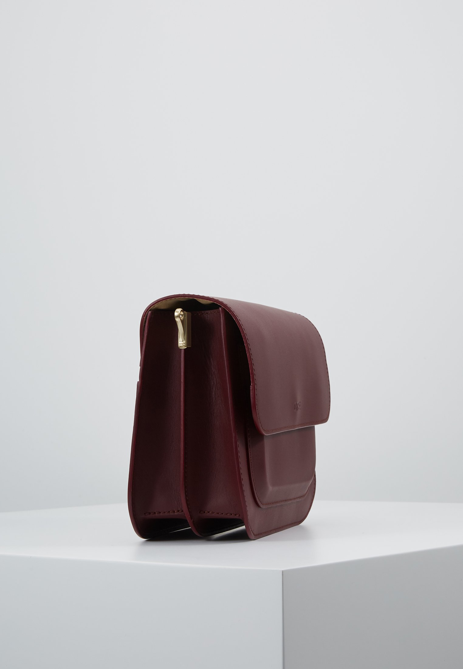 Bree CAMBRIDGE CROSS SHOULDER Skulderveske mauve wine Bree CAMBRIDGE CROSS SHOULDER Skulderveske mauve wine