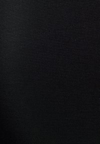 Body - black