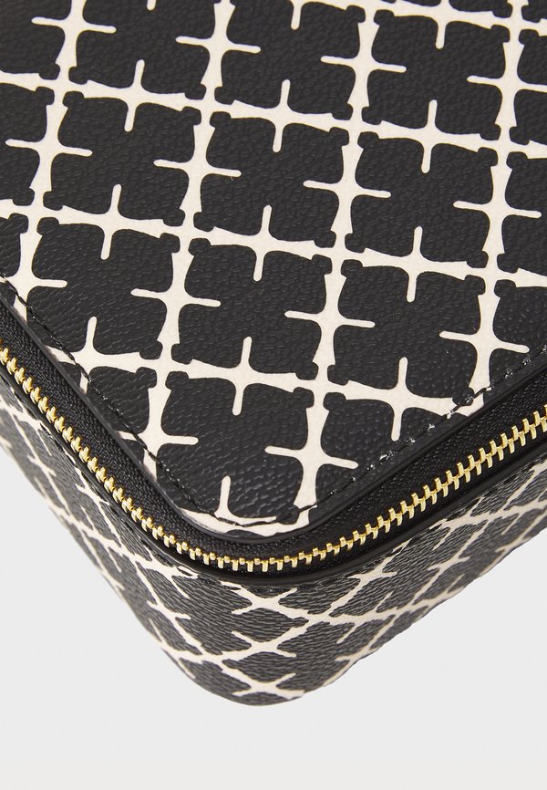 BAE MAKEUP - Wash bag3