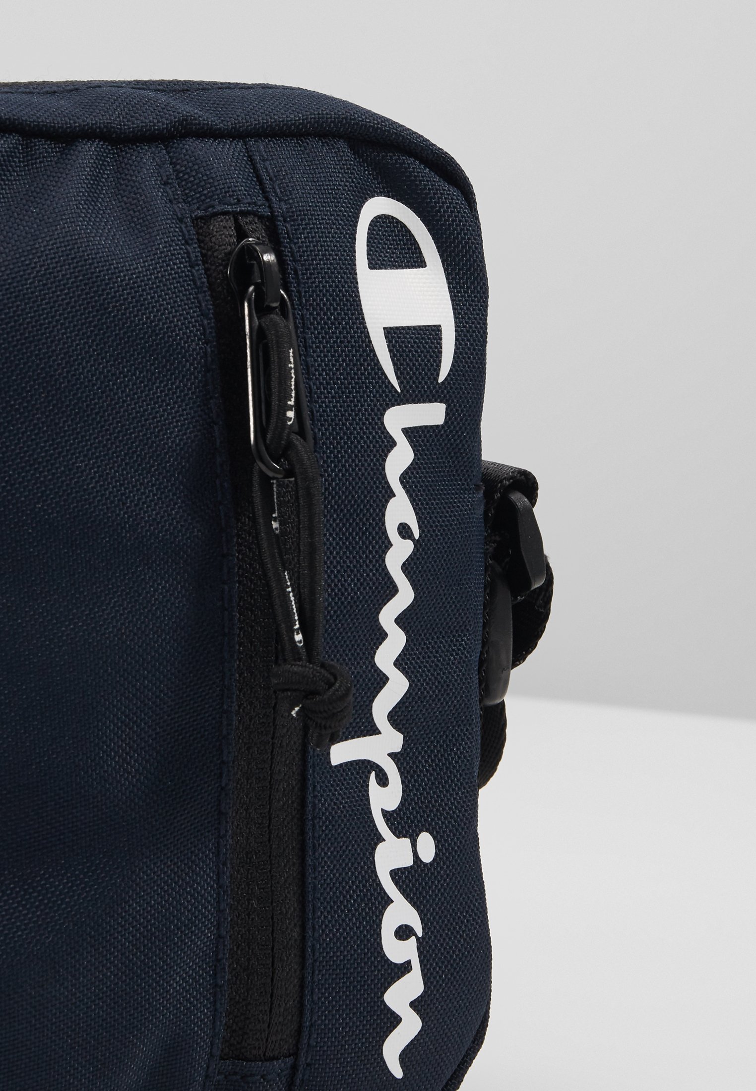 LEGACY SMALL SHOULDER BAG Axelremsväska dark blue LEGACY SMALL SHOULDER BAG Axelremsväska dark blue
