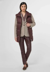 MADELEINE ANGESAGTEM KARO - Bodywarmer - nut