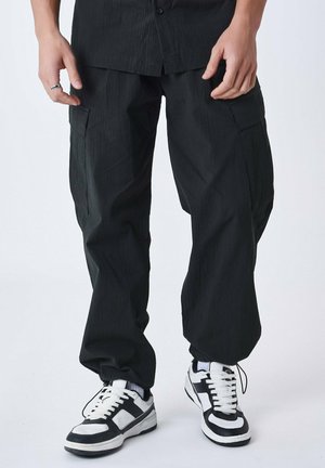 EFFET FROISSÉ A POCHES - Pantaloni cargo - noir