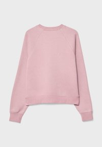 Jasnoróżowy polarowy sweatshirt z okrągłym dekoltem, rękawami raglanowymi i ściągaczami. Gładka tekstura, lekko skrócony krój u dołu.