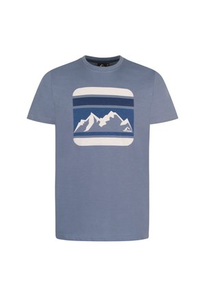 Hellblaues kurzärmeliges T-Shirt mit einer weißen und dunkelblauen Berg-Grafik, zentriert auf der Brust.