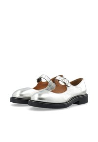 Zilveren leren Mary Jane-schoenen met een ronde neus, een bandje met een gesp, een gestructureerde bovenkant en een zwarte rubberen zool.