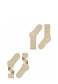Due paia di calzini beige sono esposti, uno di colore uniforme e l'altro con un motivo argyle in marrone e crema.