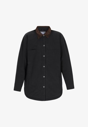 Schwarze, langärmelige Knopfjacke mit braunem Cordkragen und vier Vorderstaschen, auf einem weißen Hintergrund präsentiert.