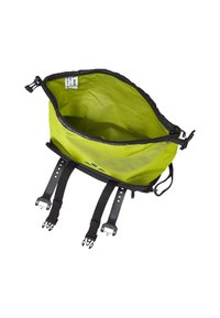 Grüner Netzbeutel mit einem schwarzen wasserdichten Reißverschluss, verstellbaren Trägern und einem verstärkten Rand. Verfügt über ein Etikett, das auf recycelte Materialien hinweist.