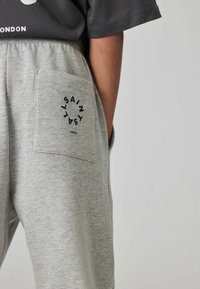 smALLSAINTS REGULAR FIT - TIERRA CUFFED LOGO JOGGERS - Træningsbukser - grey