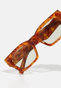 Le Specs SHMOOD UNISEX - Aurinkolasit - amber haze
