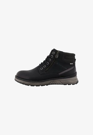 Schwarze Lederstiefeletten verfügen über eine Schnürung, einen seitlichen Reißverschluss, ein strukturiertes Akzentpanel und eine robuste graue Gummisohle mit einem profilierten Design.