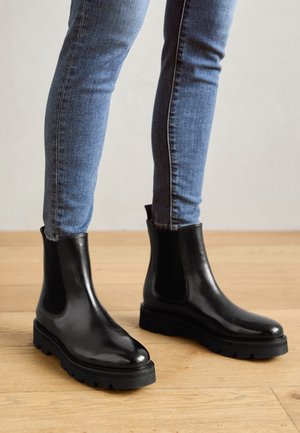 LEONIE - Botas de tornozelo com plataforma - black/rich tan