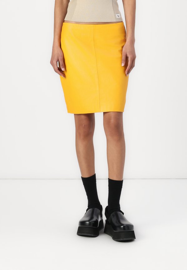 CECILIANA CLASSIC  - Leather skirt - saffron