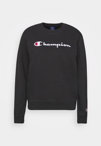 Sweat-shirt noir en mélange de coton. Il présente un col rond, des poignets côtelés et le logo brodé « Champion » sur la poitrine en blanc et rouge.