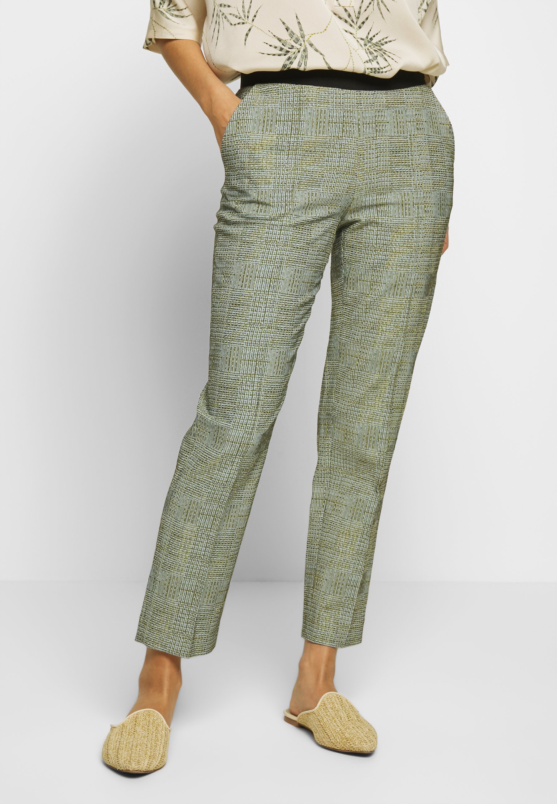 someday. TAYNARA Strikkegenser milk Zalando.no someday. CHERA - Bukse - garden green