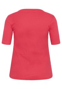 Camiseta de manga corta, vista posterior, en algodón de color coral brillante con una textura acanalada y un escote redondeado, que presenta un diseño de corte holgado.