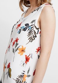 s.Oliver Vestido informal - white
