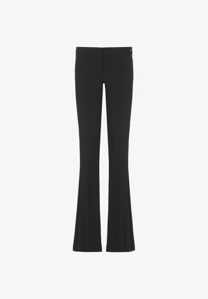 Pantaloni neri a vita alta con gamba svasata, aderenti sulle cosce e più larghi sotto il ginocchio, mostrati su uno sfondo bianco.