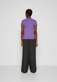 Karl Lagerfeld Jeans LOGO SLIM-FIT - Základné tričko - ultra violet