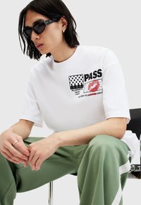 AllSaints PASS SS CREW - T-shirt med print - optic white