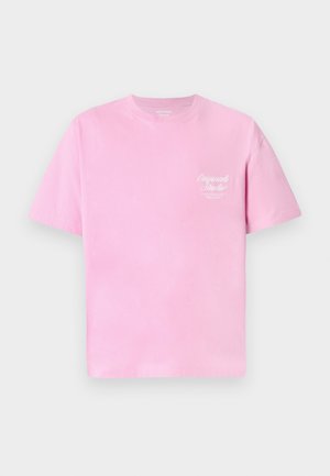 Lyserød bomulds T-shirt med rund halsudskæring og korte ærmer. Har en lille hvid "Originals Studio" tekst trykt på brystet.