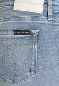 Calvin Klein Jeans Vaqueros a campana - light blue