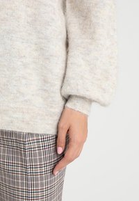 OPUS Sweter